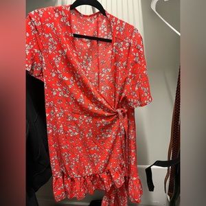 Size L (can fit XL) summer wrap dress. Red and white flowers